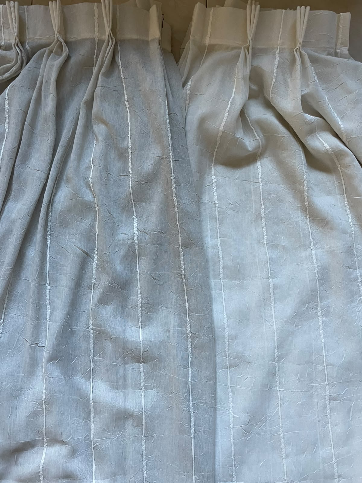 Limpieza de cortinas realizada por DECOLIVE